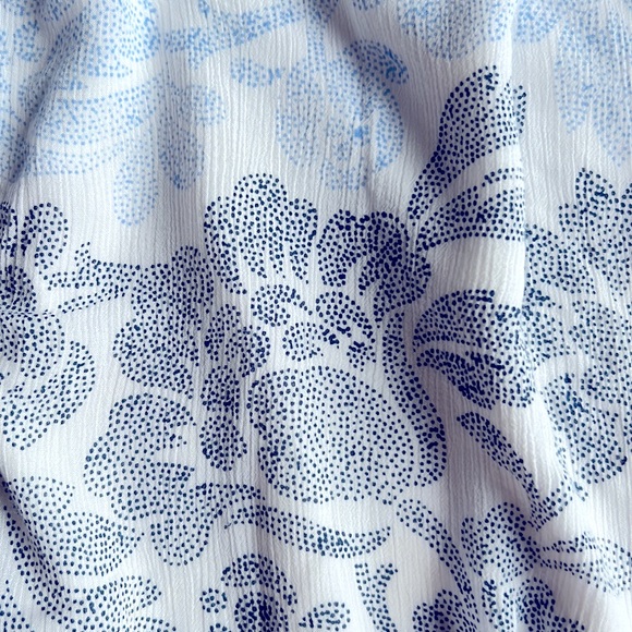 Loft blouse beautiful dotted Flower design - Picture 5 of 10